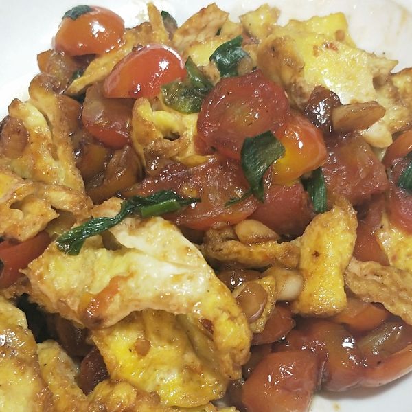 簡易番茄炒蛋（不需加番茄醬作法） : 只會吃的女漢子一起做