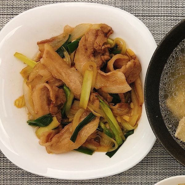 【MaiMai廚房】蔥爆豬肉 : hika一起做