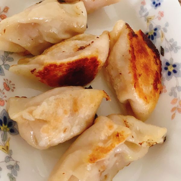 煎餃(冷凍水餃)：白白 一起做