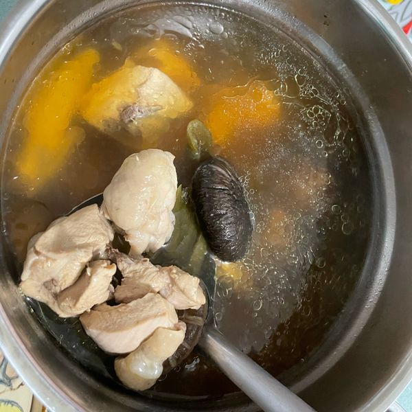 【MaiMai廚房】剝皮辣椒雞湯 : Yan一起做