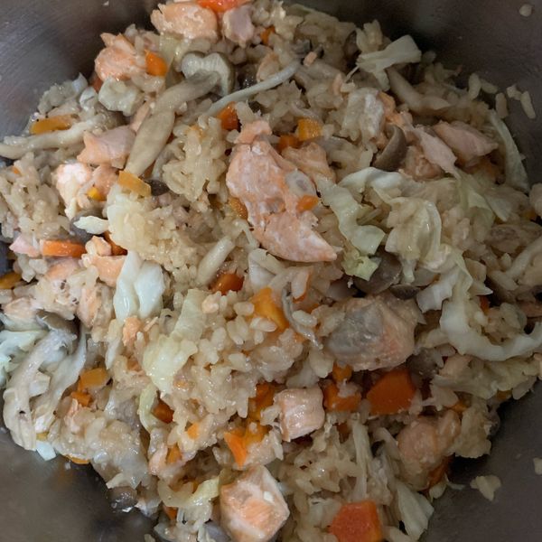 鮭魚鮮菇炊飯【超營養】【電子鍋料理】 : 小韻韻一起做