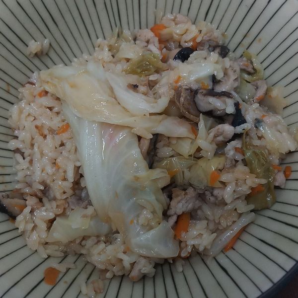 高麗菜炊飯：小惠 一起做