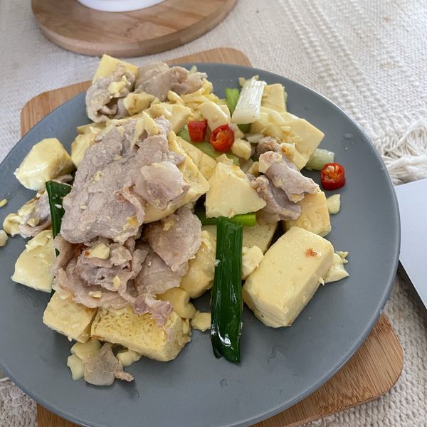 香煎豆腐豬五花 ( 影片 ) : Yuxuan Hung一起做