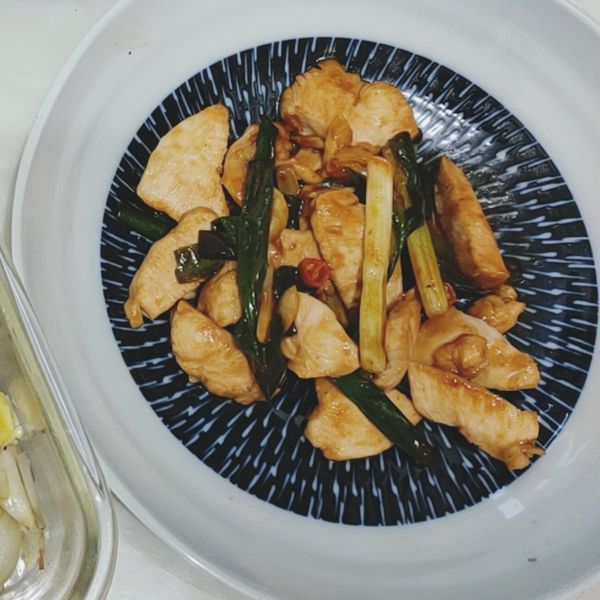 蔥爆嫩炒雞片 醬汁比例讚👍🏻 : yang一起做