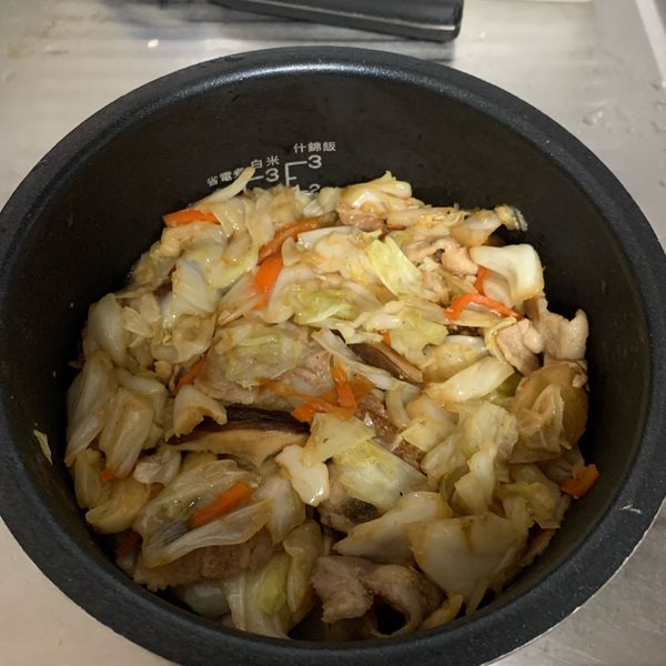 高麗菜炊飯：Pica 一起做