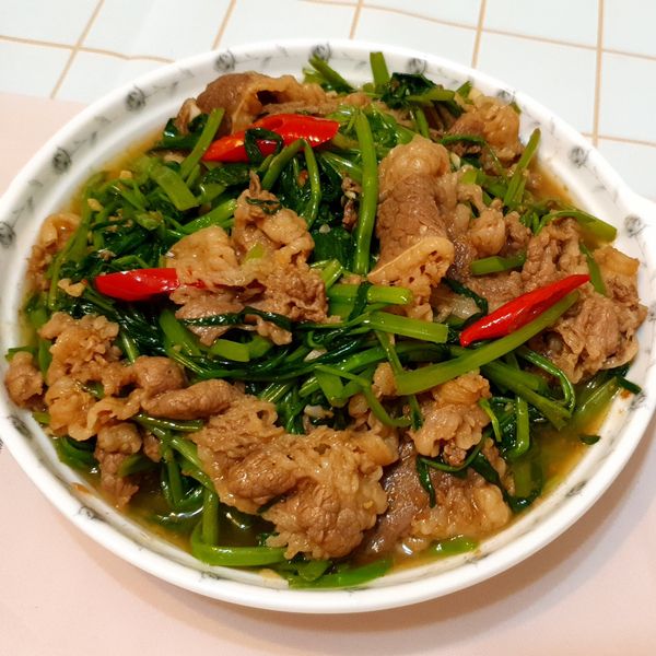 沙茶牛肉炒空心菜 : Vivi Hsieh一起做