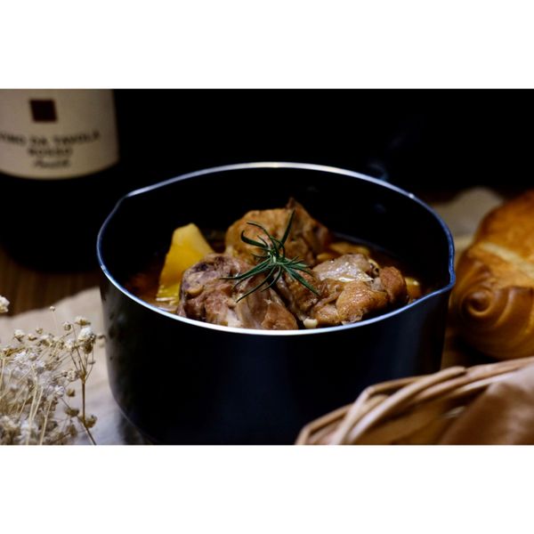 【黑松】經典法式紅酒燉雞 : 翎子一起做