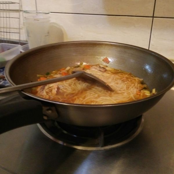 #131 茄汁鯖魚麵 / 颱風麵：美食皮卡丘🍔🍟🍳🍖 一起做