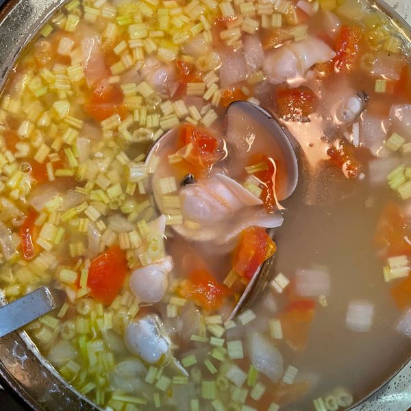 洋蔥番茄蛤蜊湯 ♪♪快手靚湯2♪♪：林倩如 一起做
