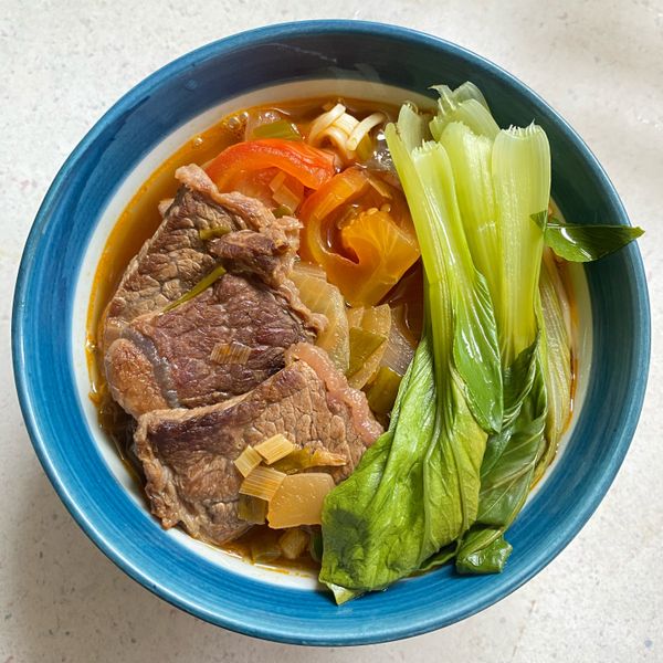 紅燒番茄牛肉麵【萬用鍋版】★延伸咖哩飯：Tiffany Jin 一起做