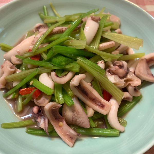 芹菜炒花枝 : Haha Melody一起做