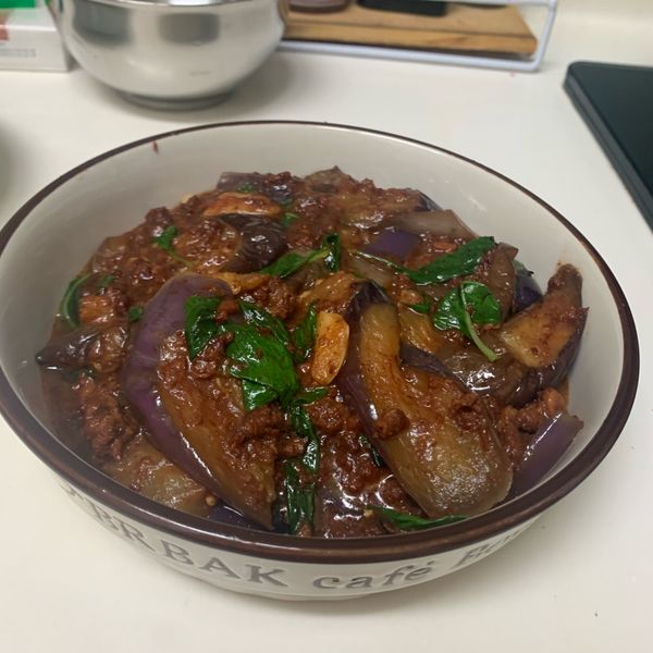 塔香肉醬燒茄子【教你茄子如何不變黑？】：Molly 一起做