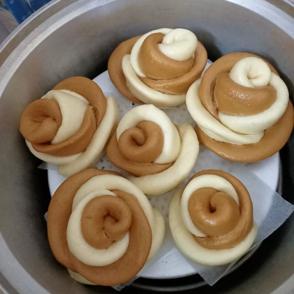 黑糖雙色玫瑰饅頭 (電鍋版) : Phoebe Lee一起做