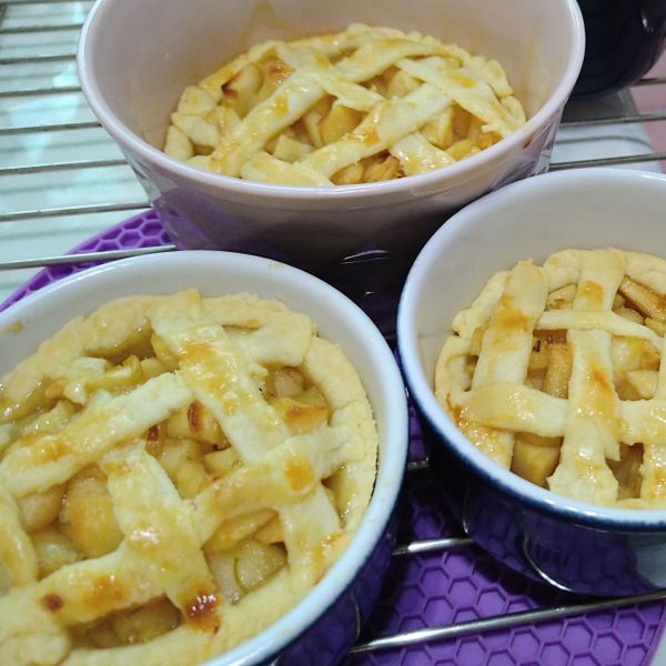 溫暖系「蘋果派」滿滿內餡、迷人的肉桂香 : 均一起做