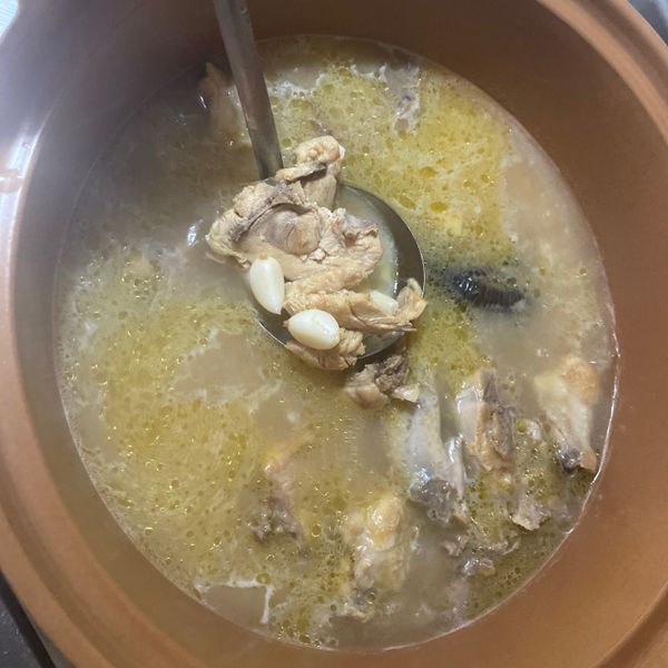 蒜頭蛤蜊雞湯（白湯） : 連婷婷一起做