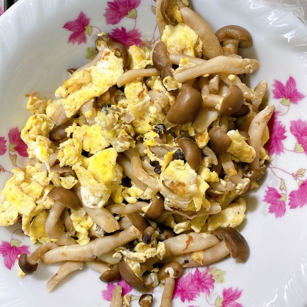 鴻禧菇蔥蛋 : 丸子一起做