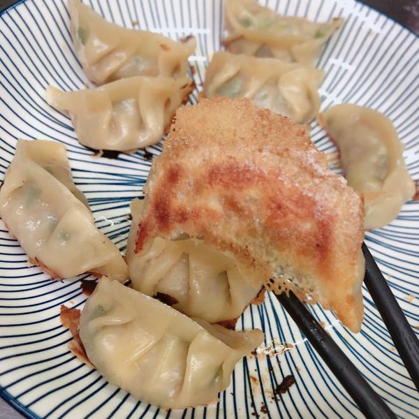 爆汁韭菜水餃：大眼睛 一起做