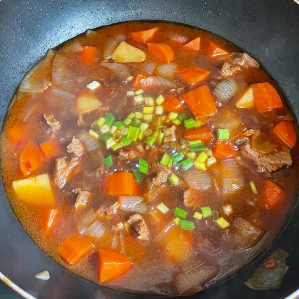 紅燒牛腩燴飯 : May Lo一起做