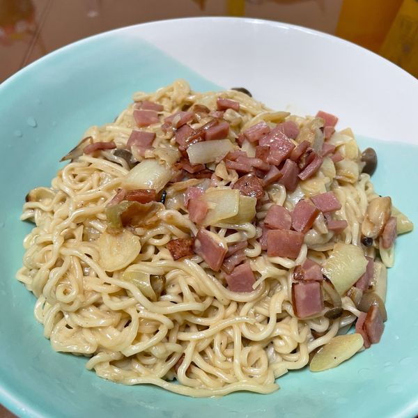 奶油培根義大利麵 : 宇一起做