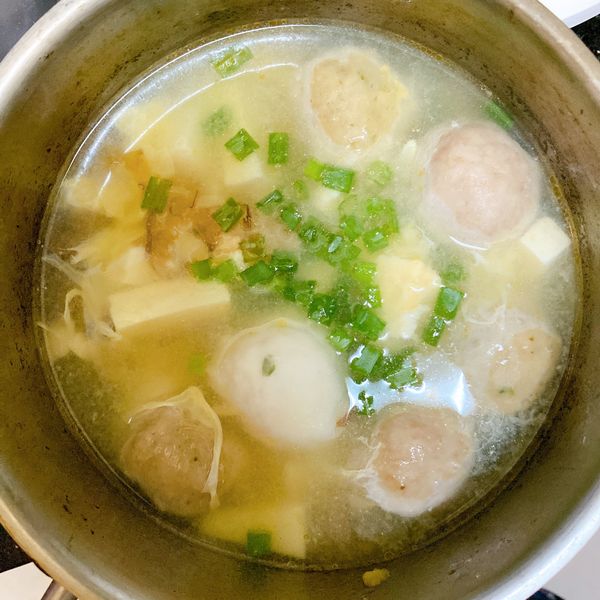 味增蛋花豆腐湯 : 丸子一起做