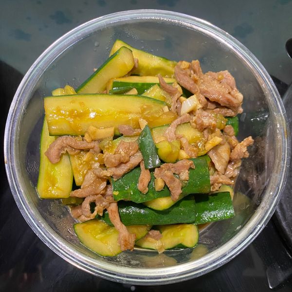 很下飯的小黃瓜🥒炒肉絲 : ♥咘布♡一起做