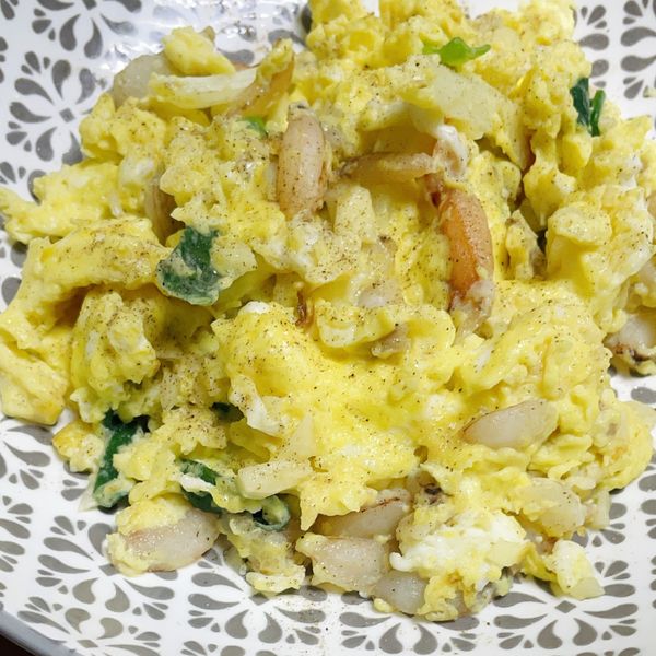 蟹腳肉炒蛋：PukPuk Ki 一起做