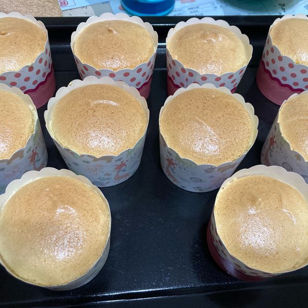 撞牆n次的戚風杯子蛋糕（附失敗案例分析） : 莊六六一起做