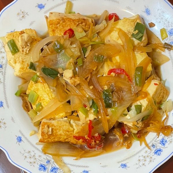 洋蔥🧅燒豆腐 : Ching-Hua Shih一起做