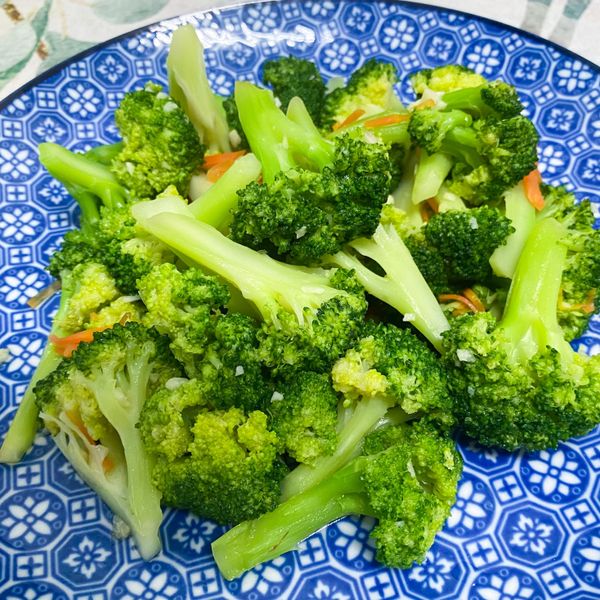 炒花椰菜 : Ho Yuan-ching一起做