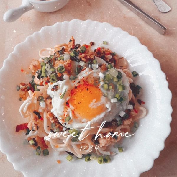 蔥油蒜香水波蛋鳥窩麵 : Chef Cheng一起做