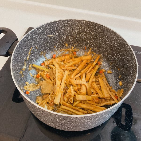 油悶桂竹筍：Chiao Hsin Hsu 一起做