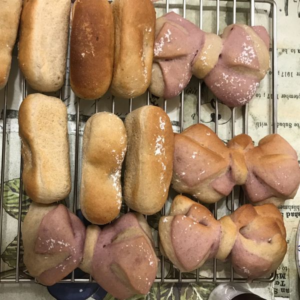 蝴蝶結麵包（火龍果） : Vivien一起做