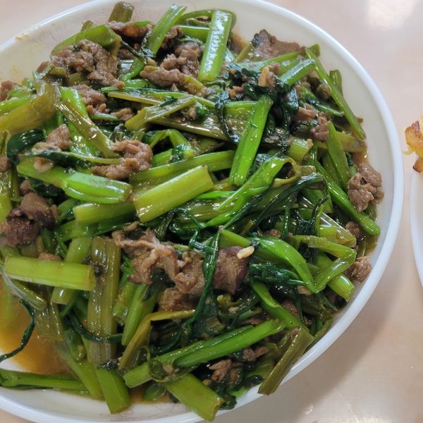 沙茶牛肉炒空心菜：潔C卡 一起做