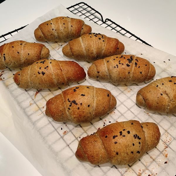 芝麻羊角麵包捲 : KK小廚娘一起做