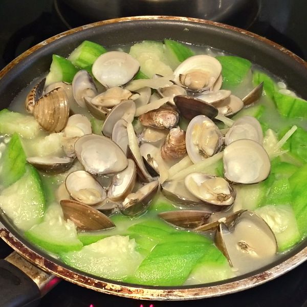 【厚生廚房】絲瓜炒蛤蜊 : 黃金花一起做