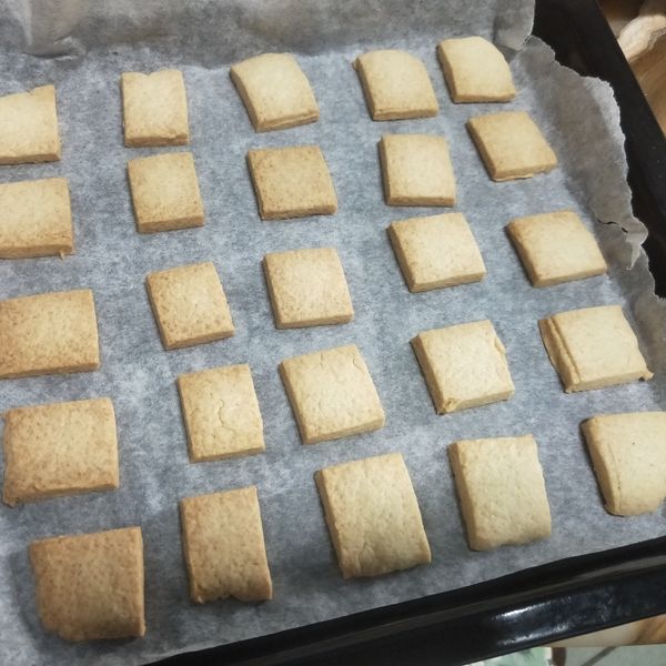 簡易版餅乾：冰塊 一起做