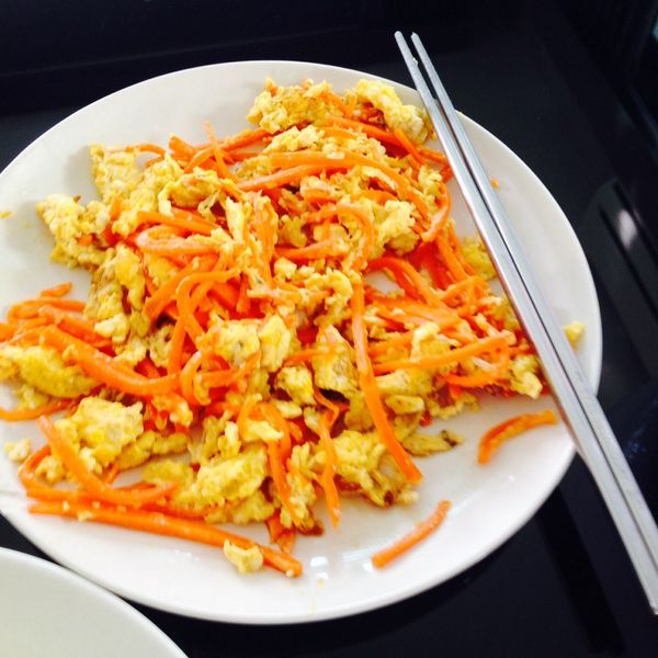 ㄚ曼達的廚房~紅蘿蔔炒蛋 : Ivy哎比一起做