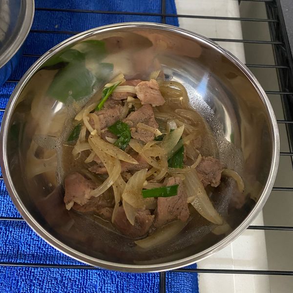 洋蔥炒肉絲 : 葆葆一起做