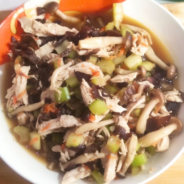 芹菜炒雞絲 : 彭雅慧一起做