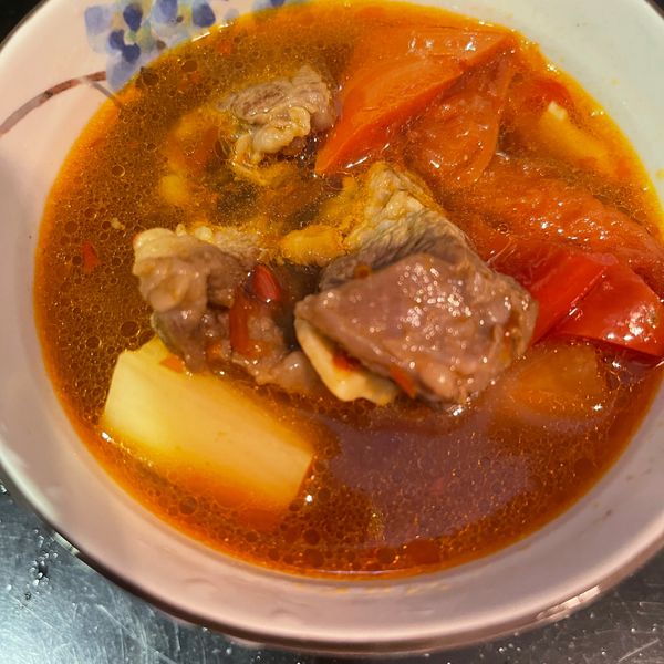 電鍋番茄牛肉湯：Roliii 一起做