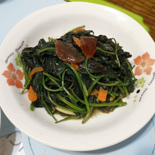 經典易台菜～地瓜葉爆皮蛋：liliya 一起做