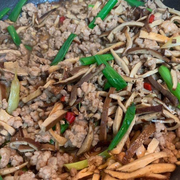 豆干炒肉絲 : 白兔一起做