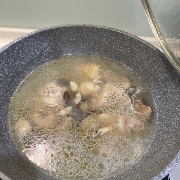 蒜頭香菇雞湯：Jang Yayu 一起做