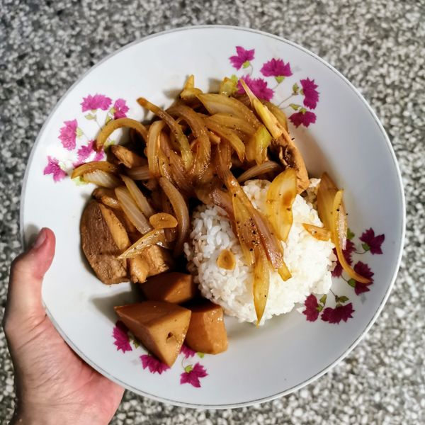 黑胡椒洋蔥雞柳  (雞胸肉)：小優 一起做