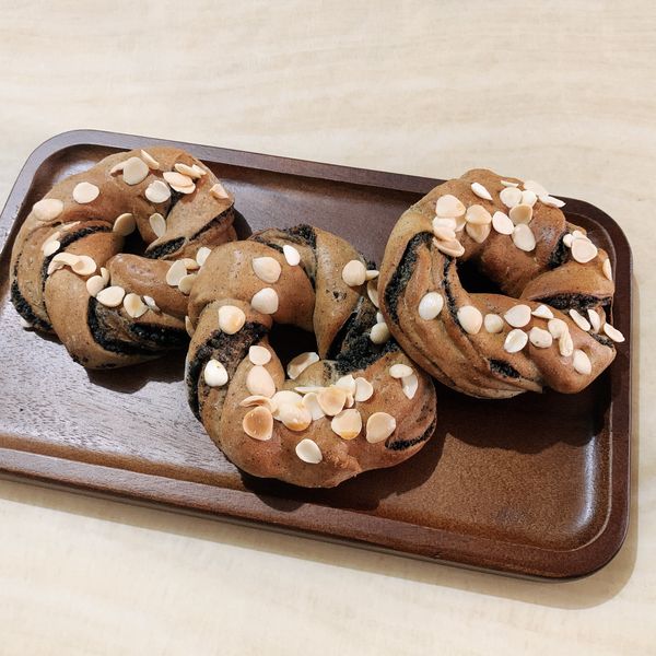 黑芝麻麵包🥯：梅子喵窩 一起做