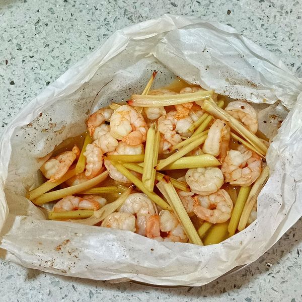 營養師的COOKBOOK: 紙包香茅蝦 : 極簡廚房一起做