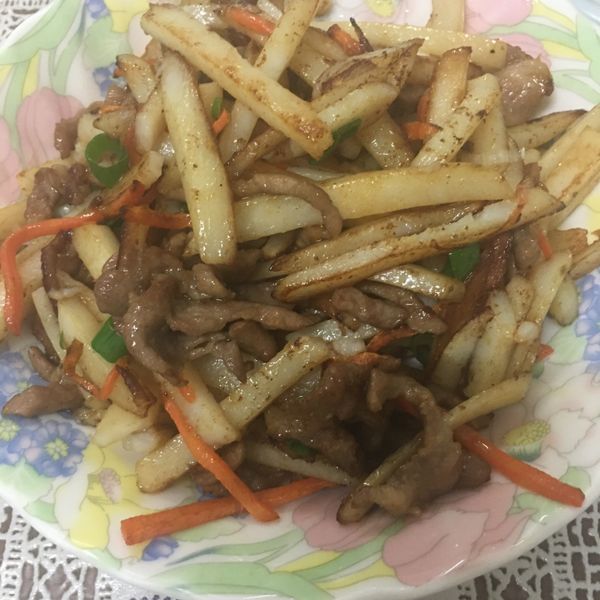 家常馬玲薯炒肉絲 : 小橘子一起做