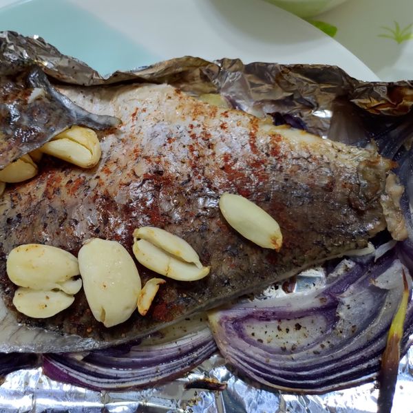烤香蒜洋蔥鱸魚 : 蘋果星星一起做