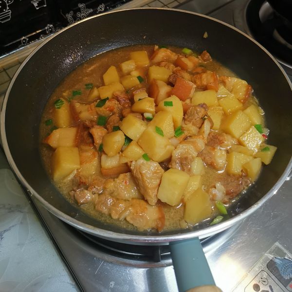 五花肉燒馬鈴薯 : liliya一起做
