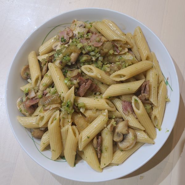 奶油培根義大利麵 : 鍾存葳一起做